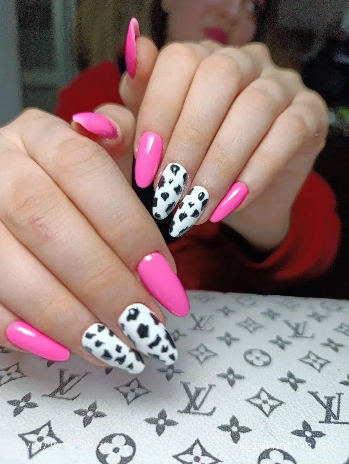 کاشت ناخن|خدمات آرایشگری و زیبایی|سبزوار, باهنر|دیوار