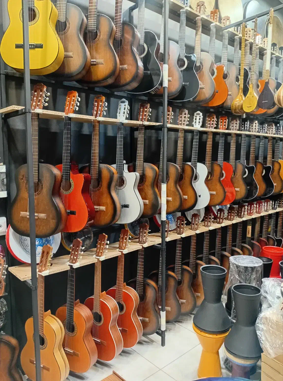 گیتار قیمت مناسب|گیتار، بیس، امپلیفایر|مشهد, ایثار|دیوار