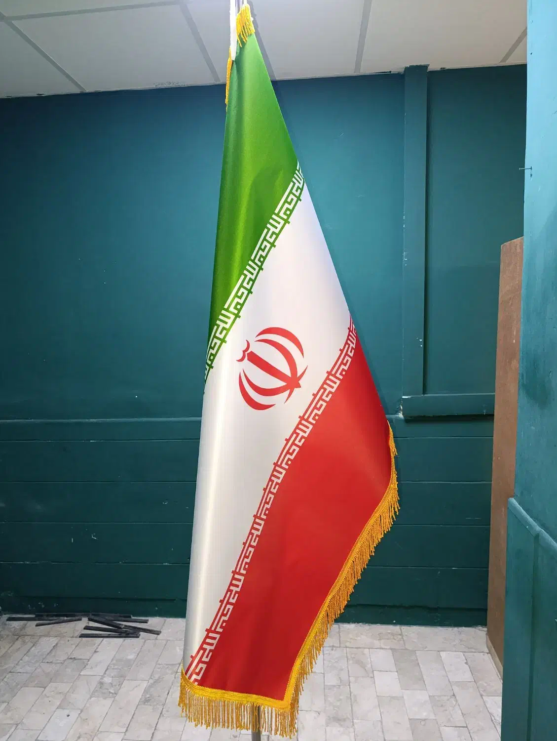 پرچم تشریفات زیر قیمت بازار|فروشگاه و مغازه|مشهد, گوهرشاد|دیوار