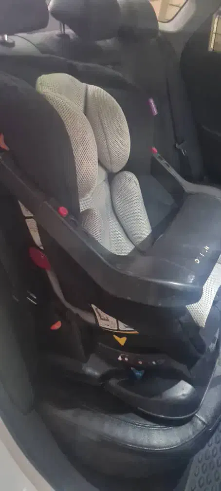 صندلی ماشین|تخت و صندلی بچه|تهران, مینای شمالی (مخبر)|دیوار