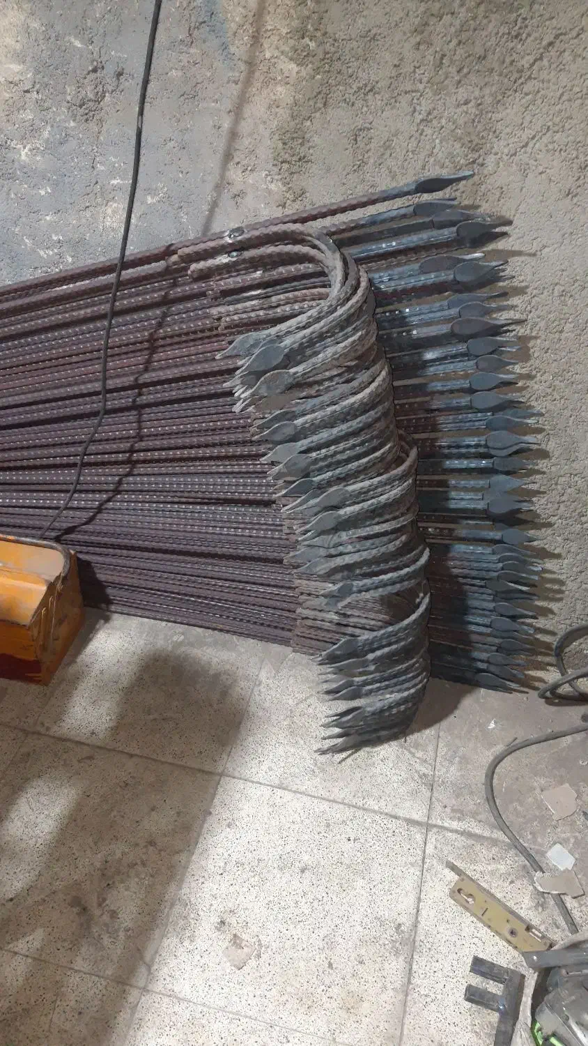 مقداری نرده حفاظ اماده رنگ شده فقط کیلویی|مصالح و تجهیزات ساختمان|تهران, شهرک ابوذر|دیوار