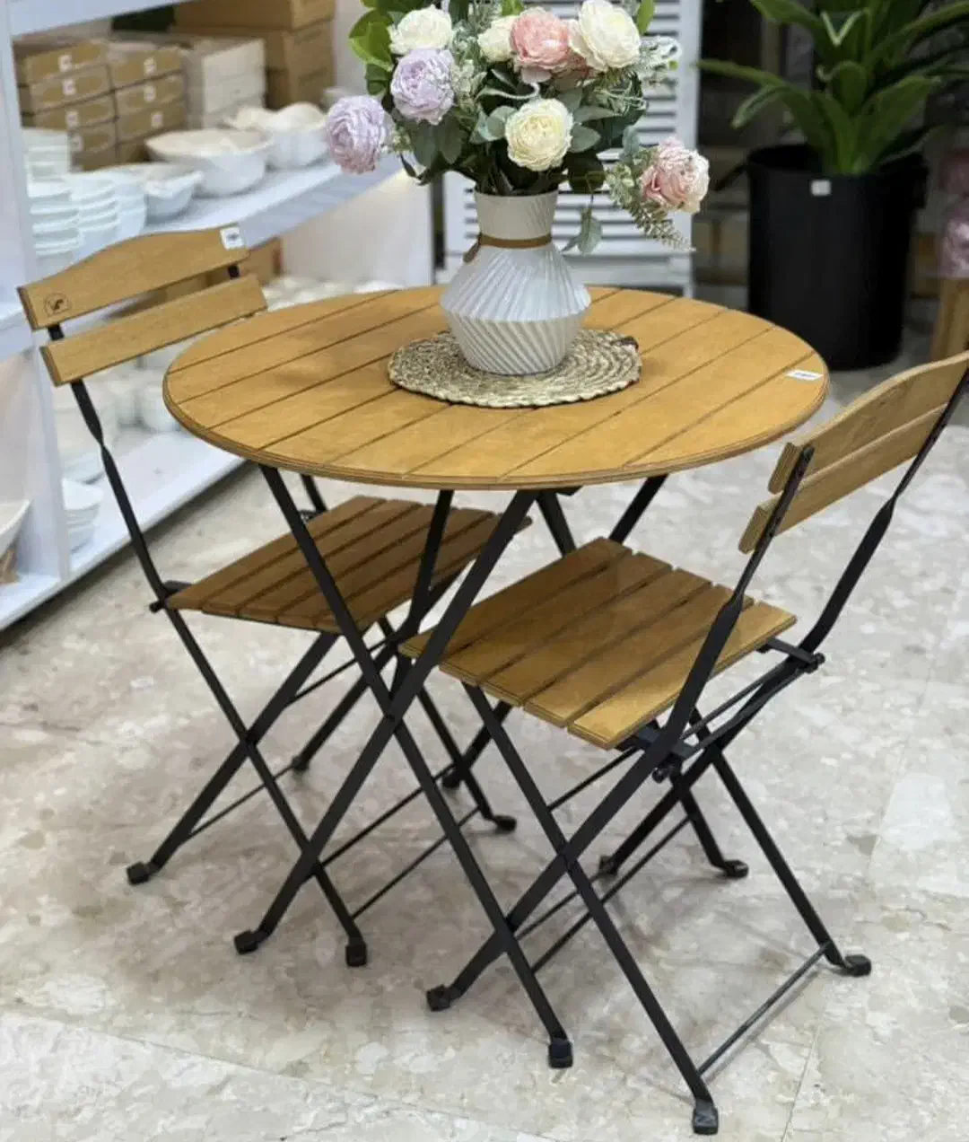 صندلی تاشو|صندلی و نیمکت|چهارباغ, |دیوار