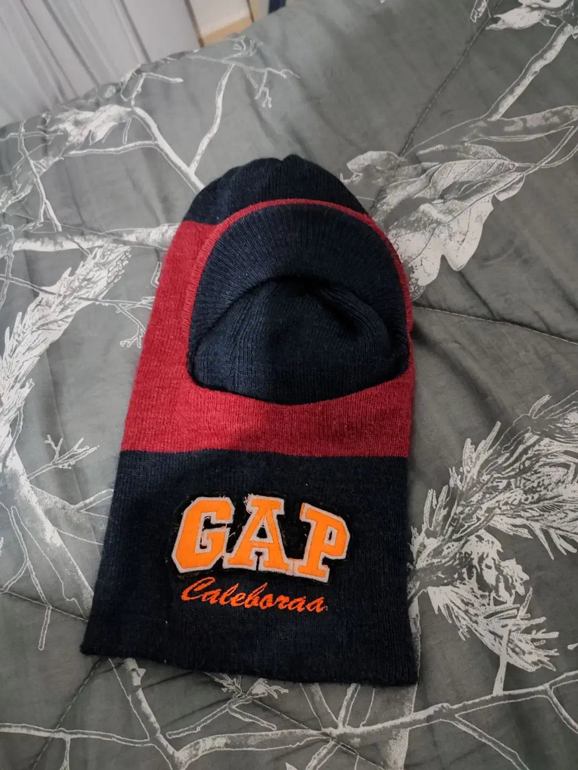 کلاه بچگانه|کفش و لباس بچه|میانه, |دیوار