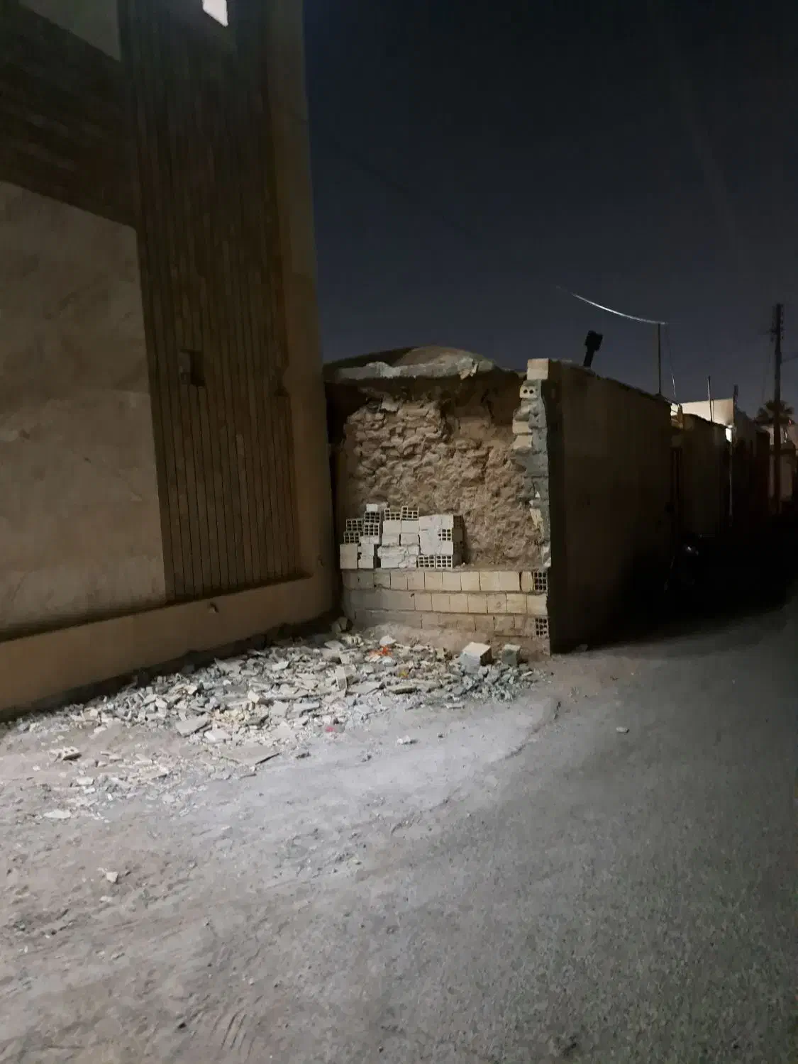 کارگر وارد کار با ابراز تخریب با جابجایی اثاث‌|خدمات پیشه و مهارت|سیرجان, |دیوار