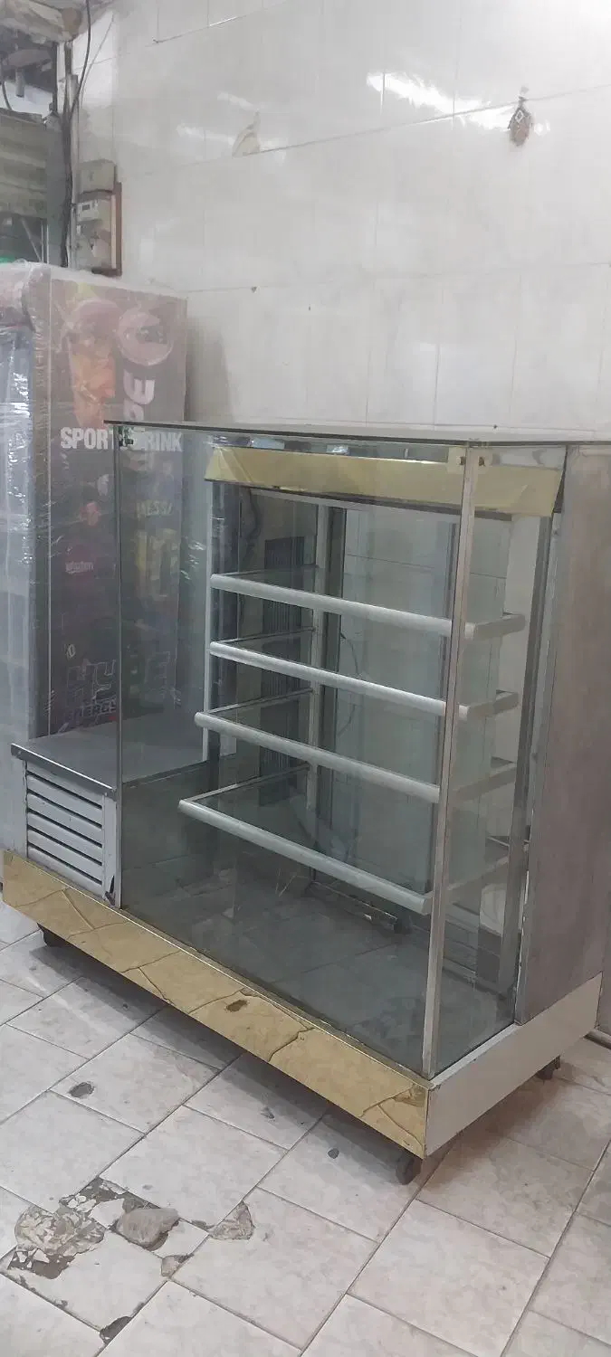 یخچال ایستاده ویترینی مکعبی کبابی و قنادی وشوکیک|فروشگاه و مغازه|رشت, ساغری سازان|دیوار