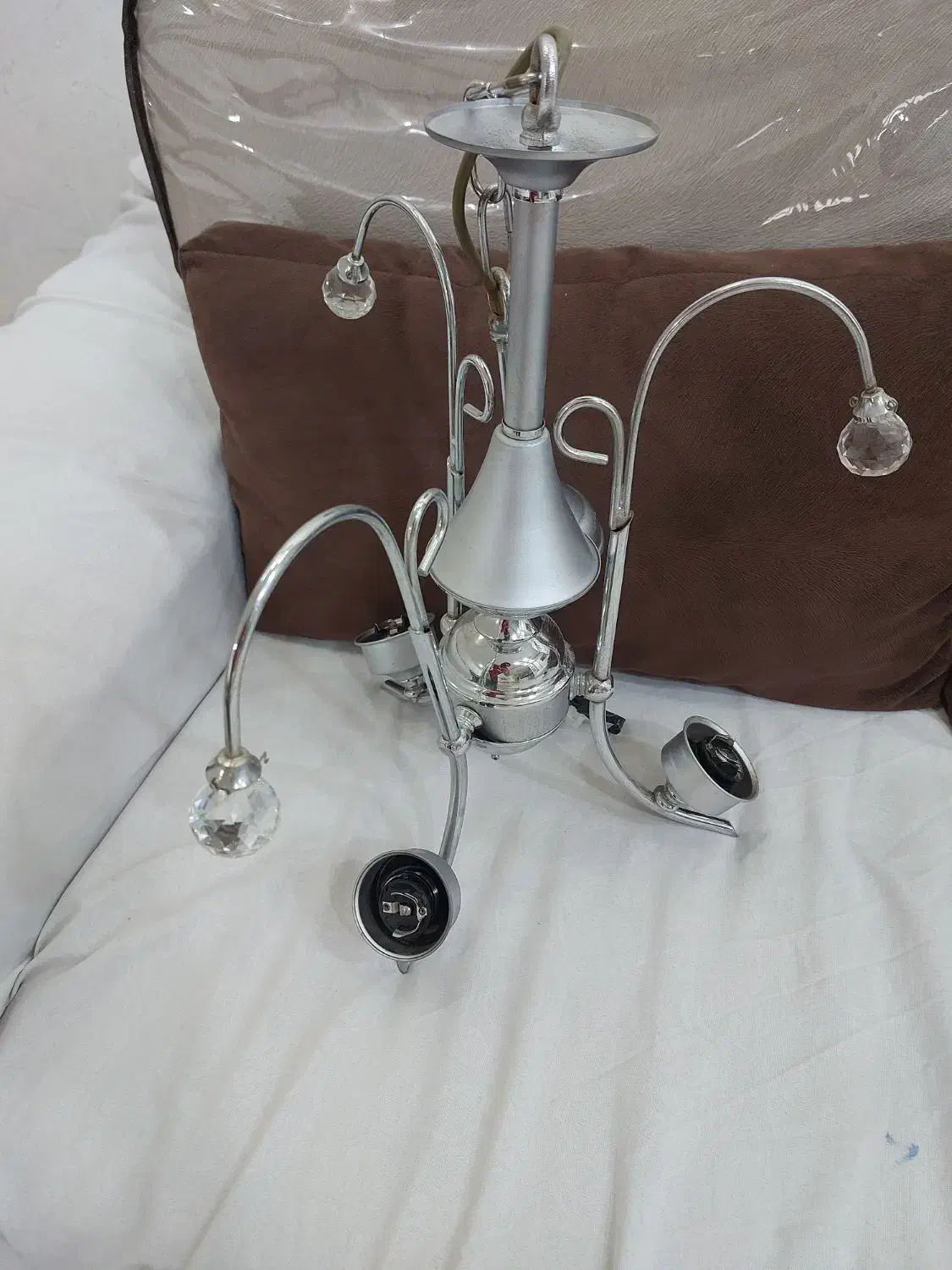 تعدادی لوستردوشاخ وسه شاخ|لوستر و چراغ آویز|اهواز, کوی باهنر|دیوار