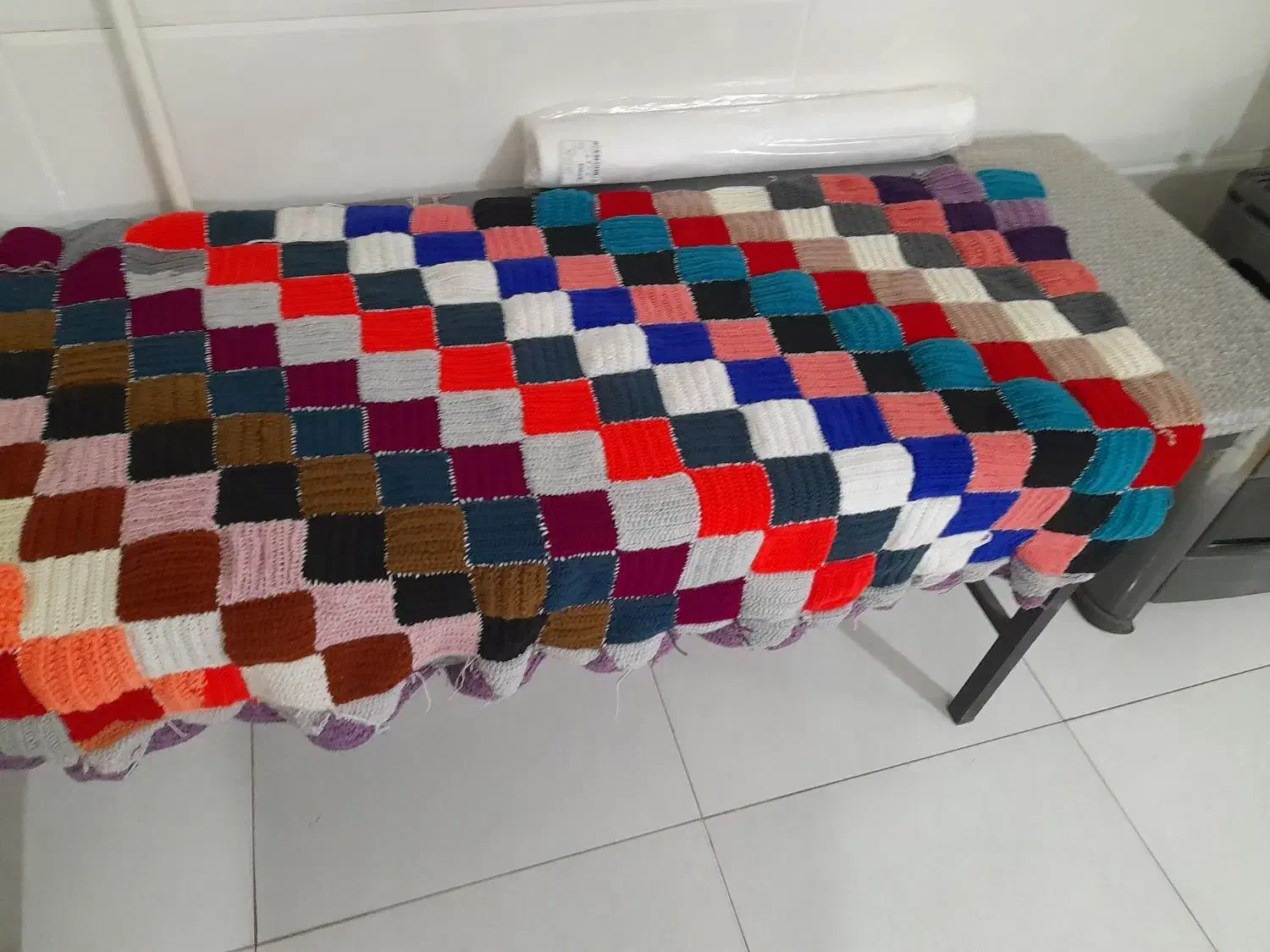 پتوی نوزادی که با دو میل بافته شده|رختخواب، بالش، پتو|بجنورد, |دیوار