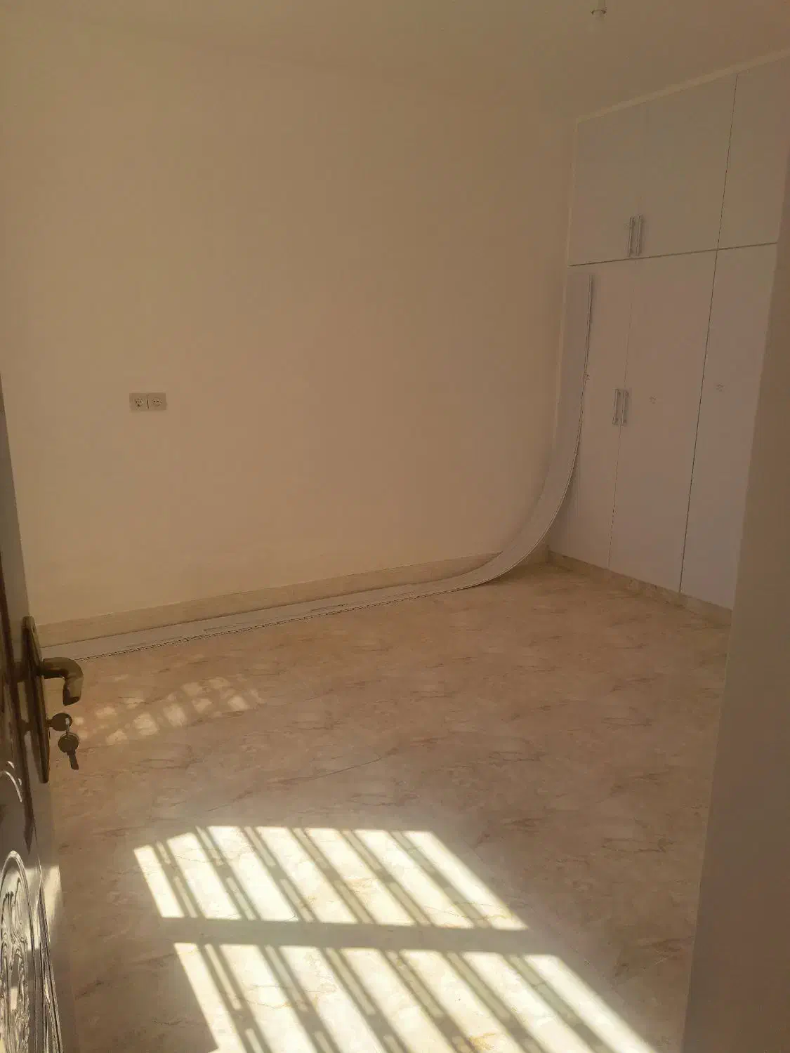 رهن واجاره طبقه دوم سه خوابه دویست مترزیربنا|اجارهٔ خانه و ویلا|شیراز, عادل آباد|دیوار