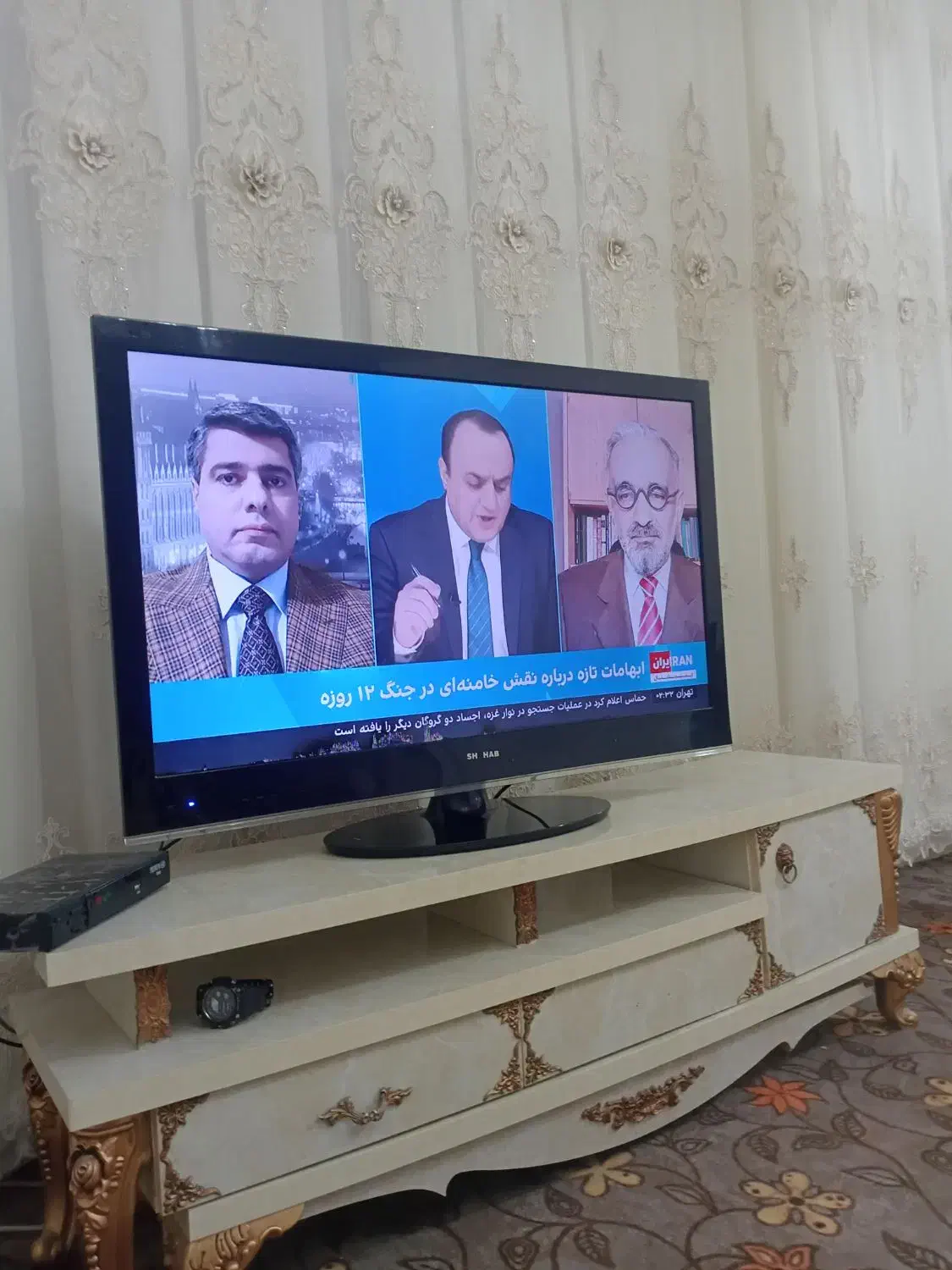 تلفیزون۴۳اسمشو نمیدونم سالم وقت پاین سفبه خورده|تلویزیون و پروژکتور|مشکین‌دشت, |دیوار