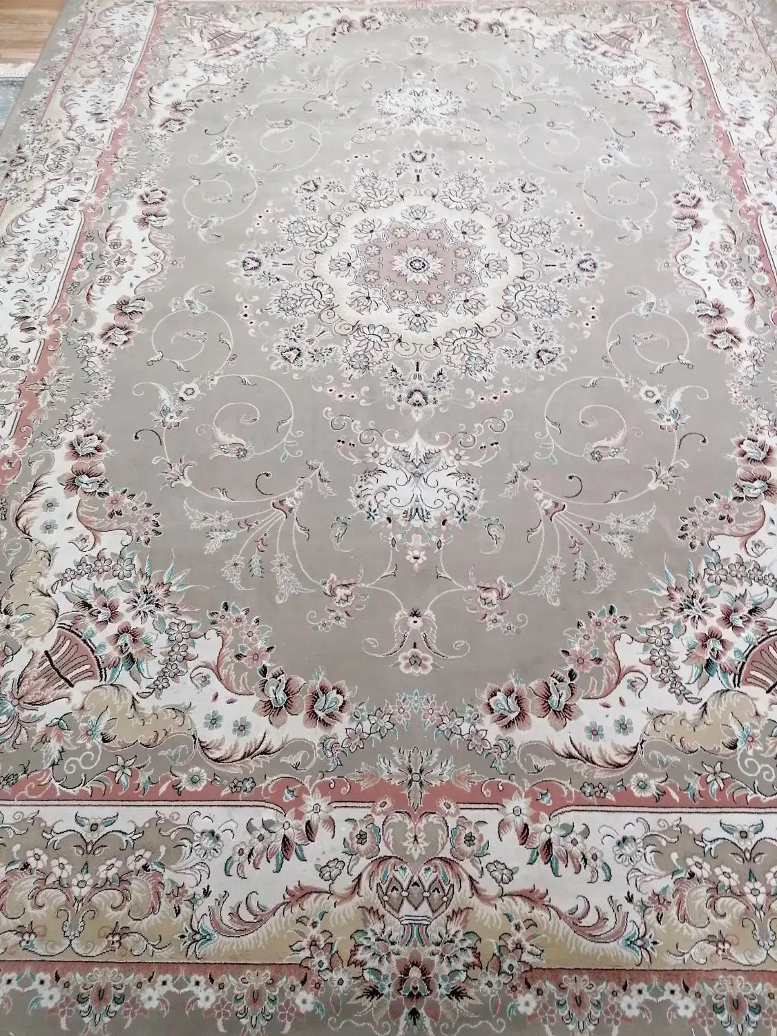 فرش 9متری کرم و 12 متری گردویی|فرش|شیراز, گل سرخ|دیوار