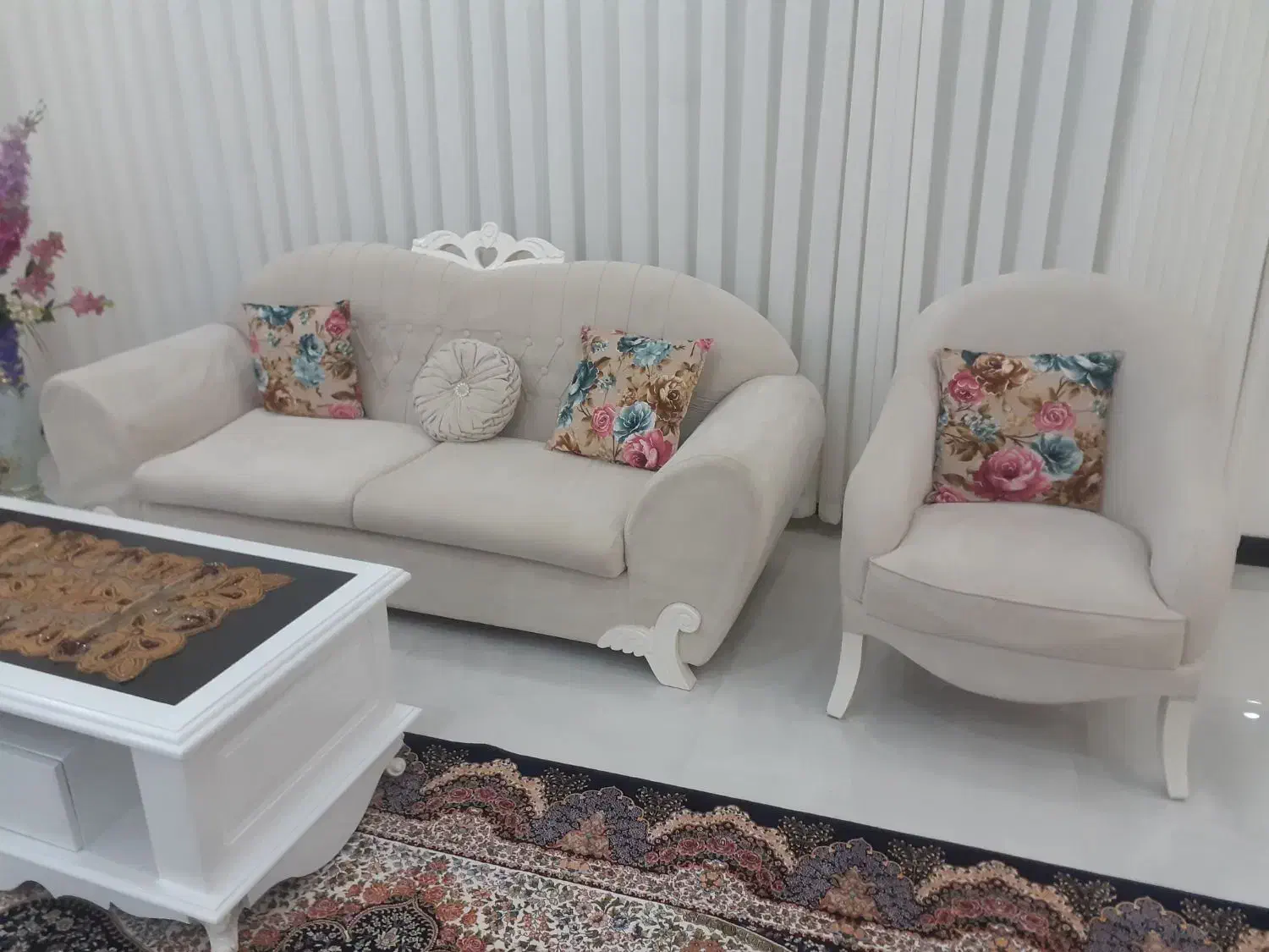 مبل ۷ نفره و میز غذا خوری|مبلمان خانگی و میز عسلی|اقبالیه, |دیوار