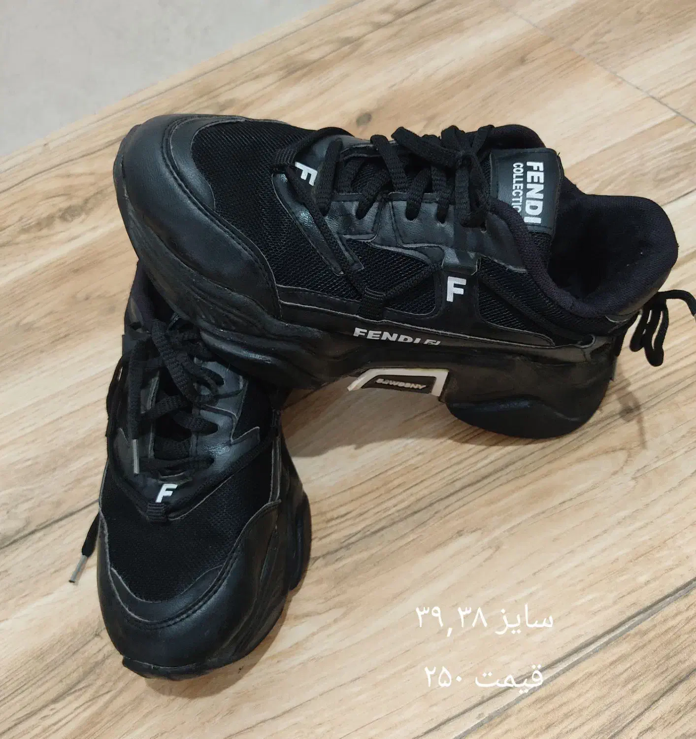 کتانی و کفش مجلسی و بچگانه|کیف، کفش، کمربند|میانه, |دیوار