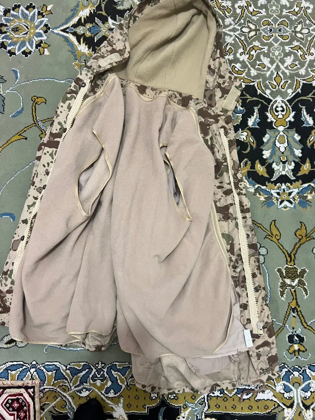 اور کت|لباس|مرودشت, ابوذر جنوبی|دیوار