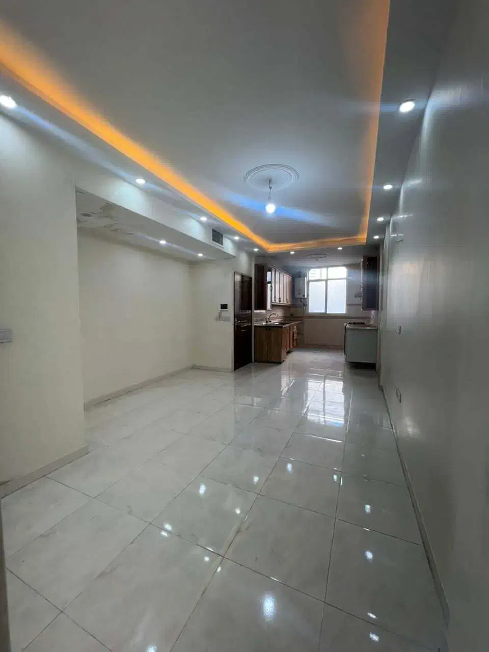 ۵۰ متر/خوش نقشه/نورخور/لوکیشن مترو/بالکن