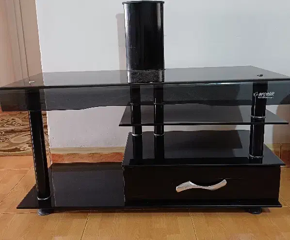 فروش تلوزیون ال ای دی ۳۲ و میز تلوزیون|تلویزیون و پروژکتور|رودسر, |دیوار