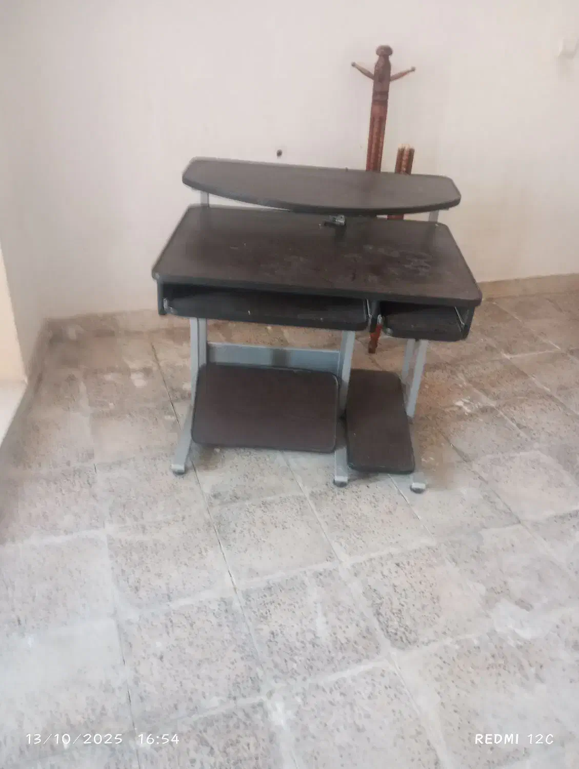 میز تمیز وسالم فروش فوری|میز تحریر و کامپیوتر|ایلام, |دیوار