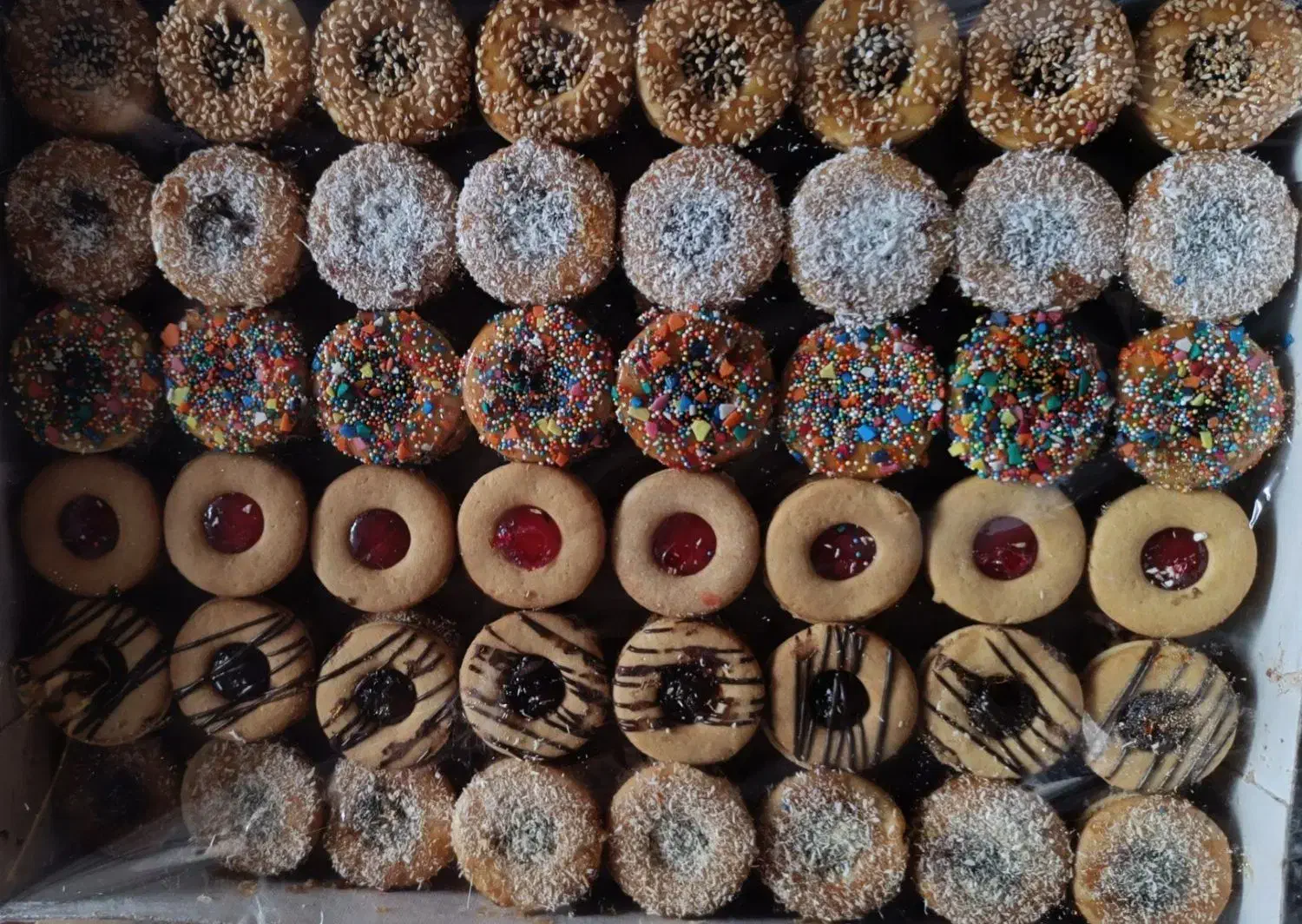 فروش انواع کیک وشیرینی کارتنی وفله به قیمت مغازه|خوردنی و آشامیدنی|تربت جام, حافظ|دیوار