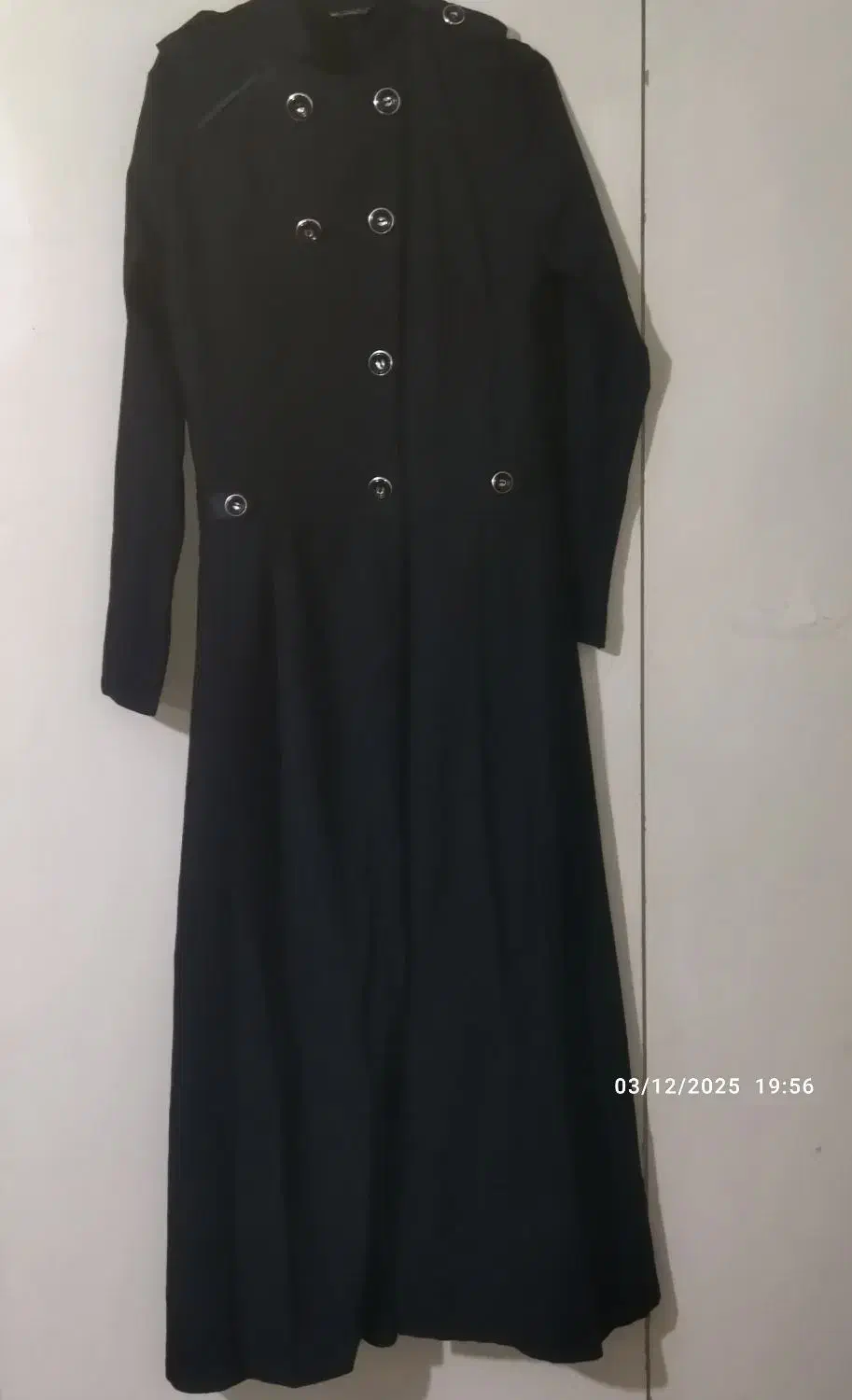 تعدادی لباس|لباس|اراک, |دیوار