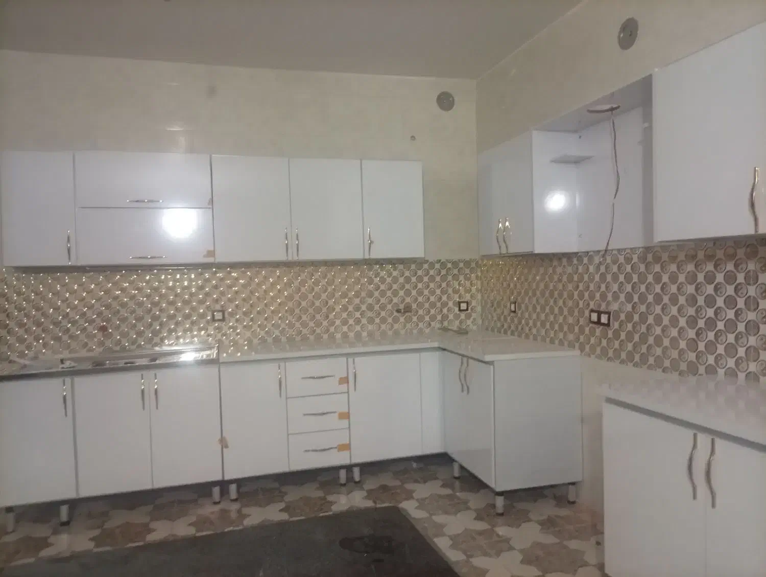 استخدام  کارگر جهت نصب کابینت|استخدام صنعتی، فنی، مهندسی|شیراز, شریف‌آباد|دیوار