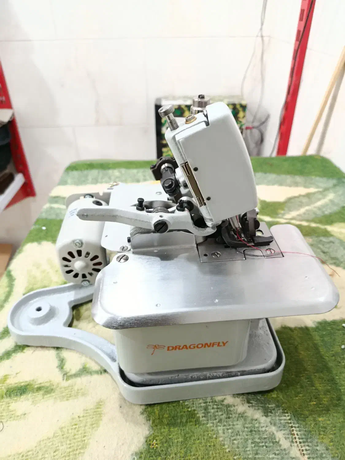 سردوز سنجاقک|چرخ خیاطی و ریسندگی|داراب, |دیوار