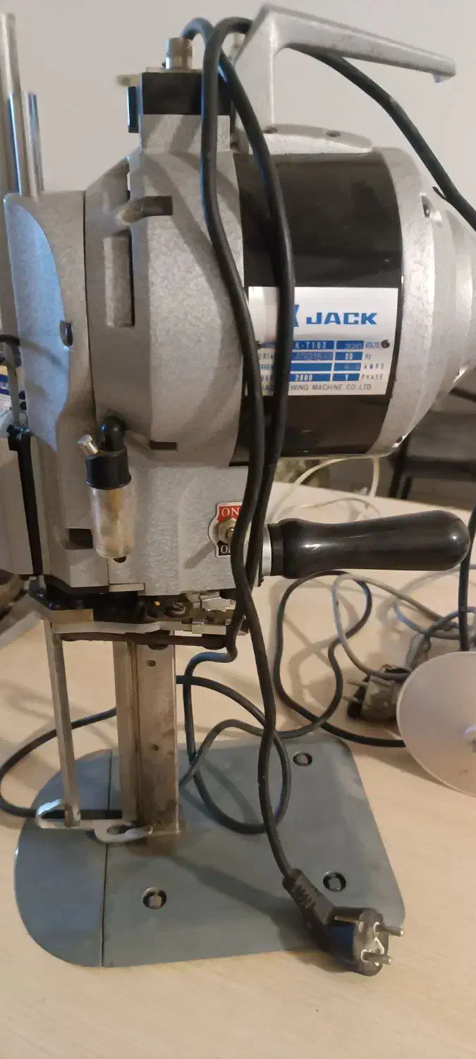 قیچی برقی عمود بر خیاطی|لوازم خیاطی و بافتنی|گرگان, |دیوار