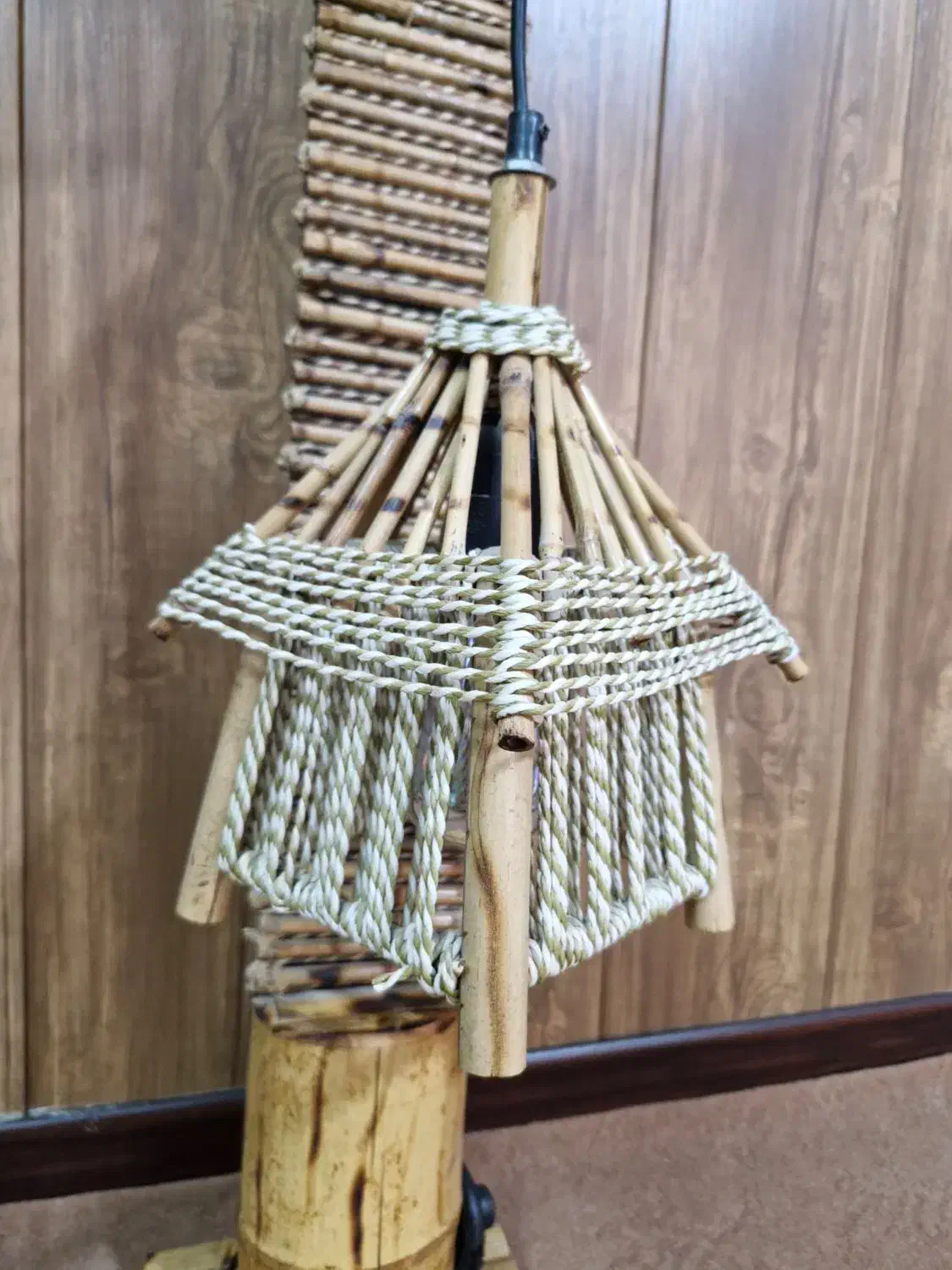 چراغ خواب ایستاده|چراغ خواب و آباژور|برخوار, |دیوار