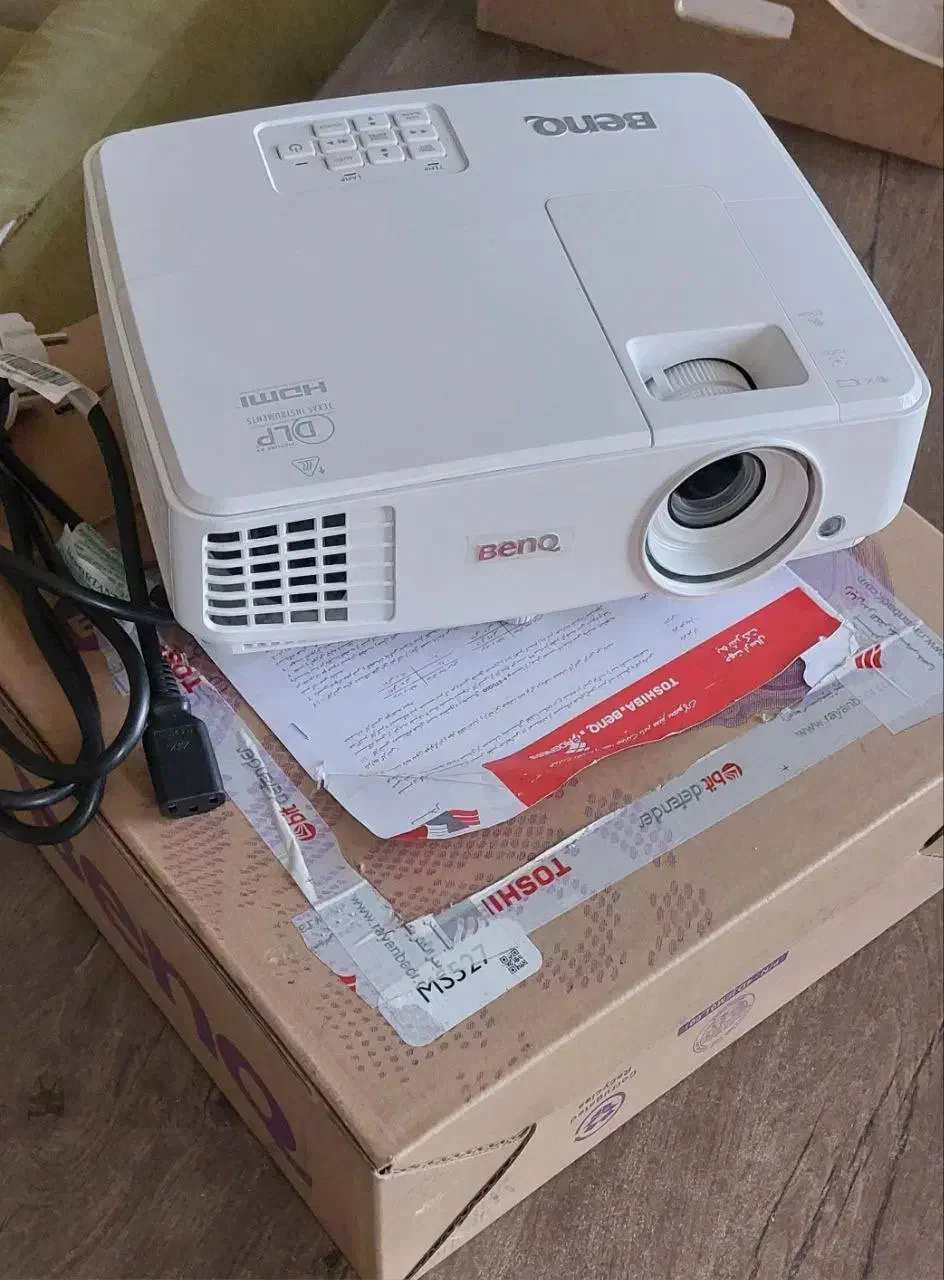 پروژکتور بنکیو ام اس ۵۲۷ در حد نو با جعبه و لوازم|تلویزیون و پروژکتور|ساری, |دیوار