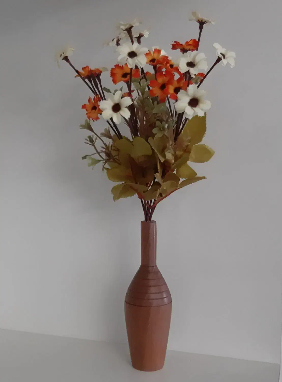 گلدان چوبی با گل|گل مصنوعی|سهند, |دیوار