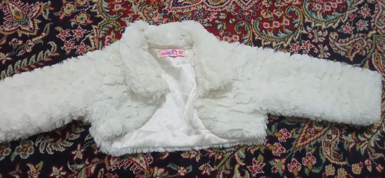 لباس  گرم بچه  و آغوش  بچه برای یک سال|کفش و لباس بچه|سبزوار, زینبیه|دیوار