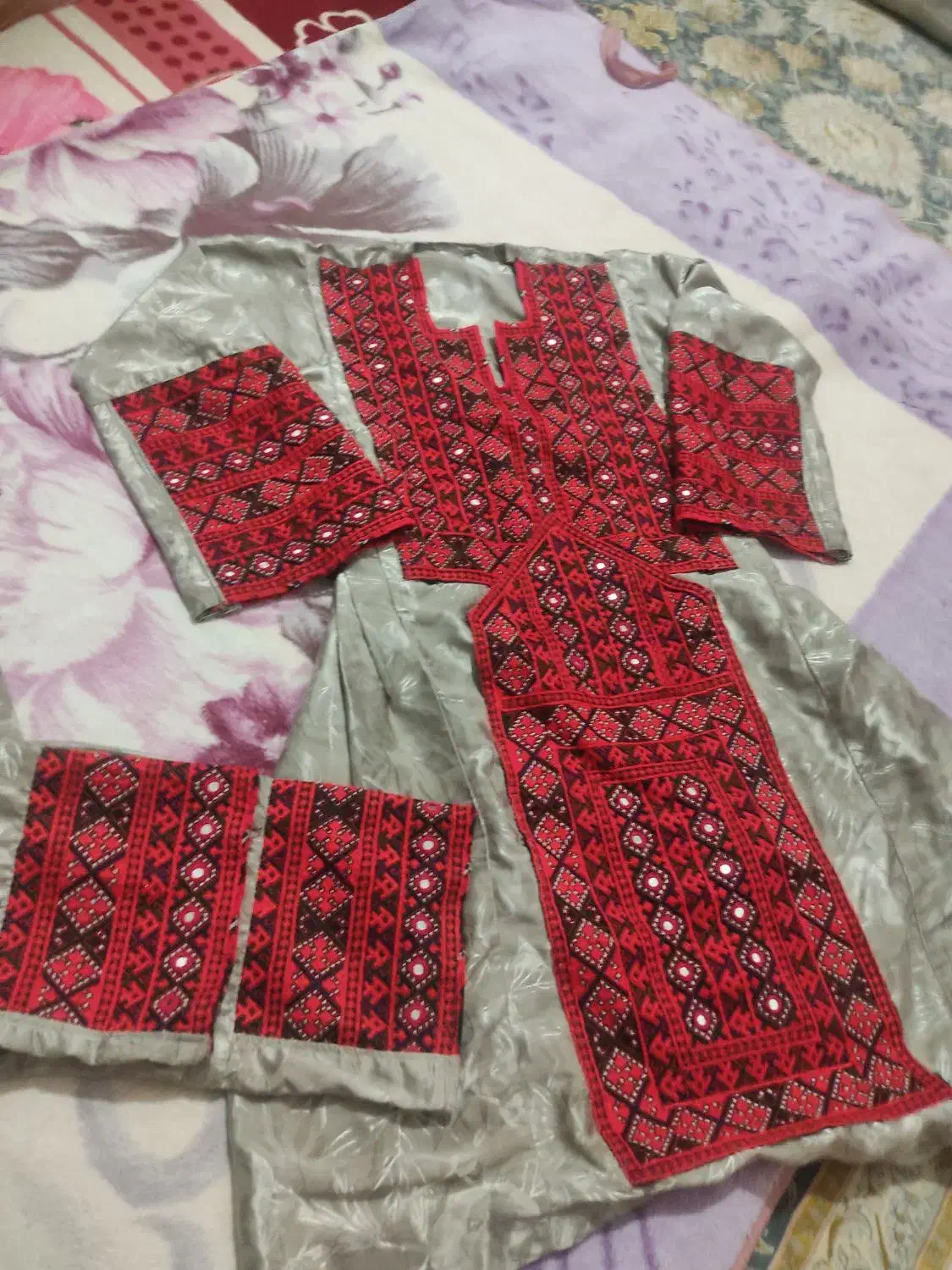 زی گفتان|لباس|زاهدان, |دیوار