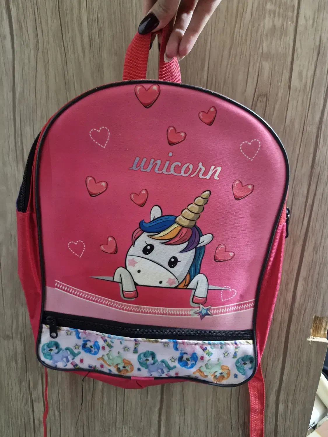 کیف مدرسه|کیف، کفش، کمربند|قم, وادی السلام|دیوار