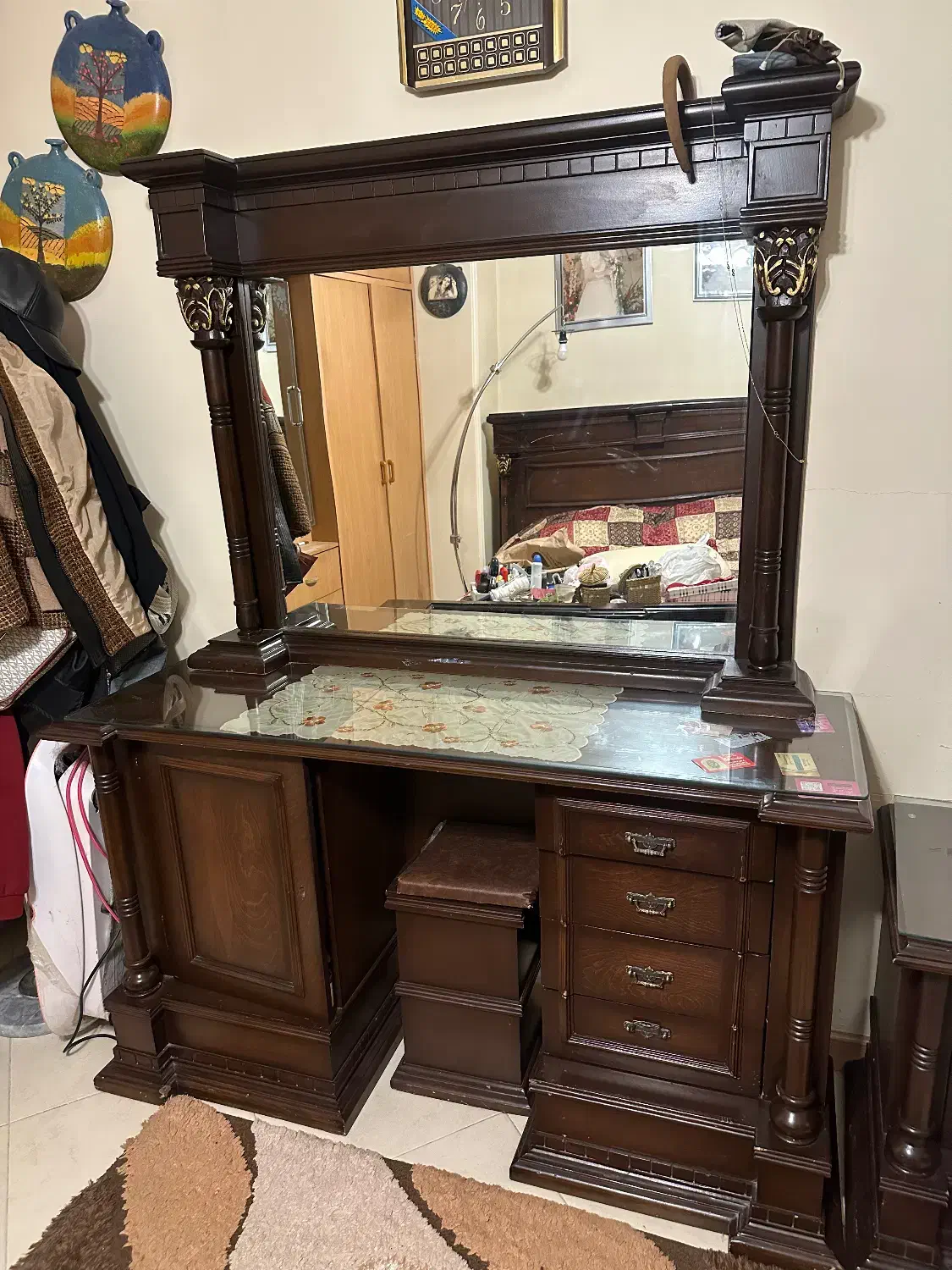 تخت دو نفره و میز آرایش و دو عدد پاتختی وتشک|تخت و سرویس خواب|اصفهان, گلزار|دیوار