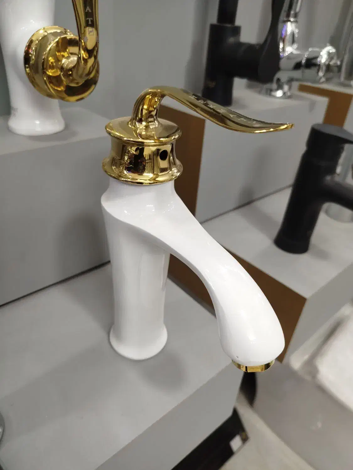 شیر بامبو سفید طلایی|مصالح و تجهیزات ساختمان|باقرشهر, |دیوار