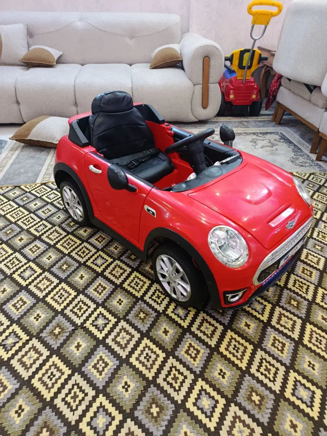 ماشین شارژی دو موتوره تمیز موزیکال فلش خور|اسباببازی بچه|مشهد, مشهدقلی|دیوار