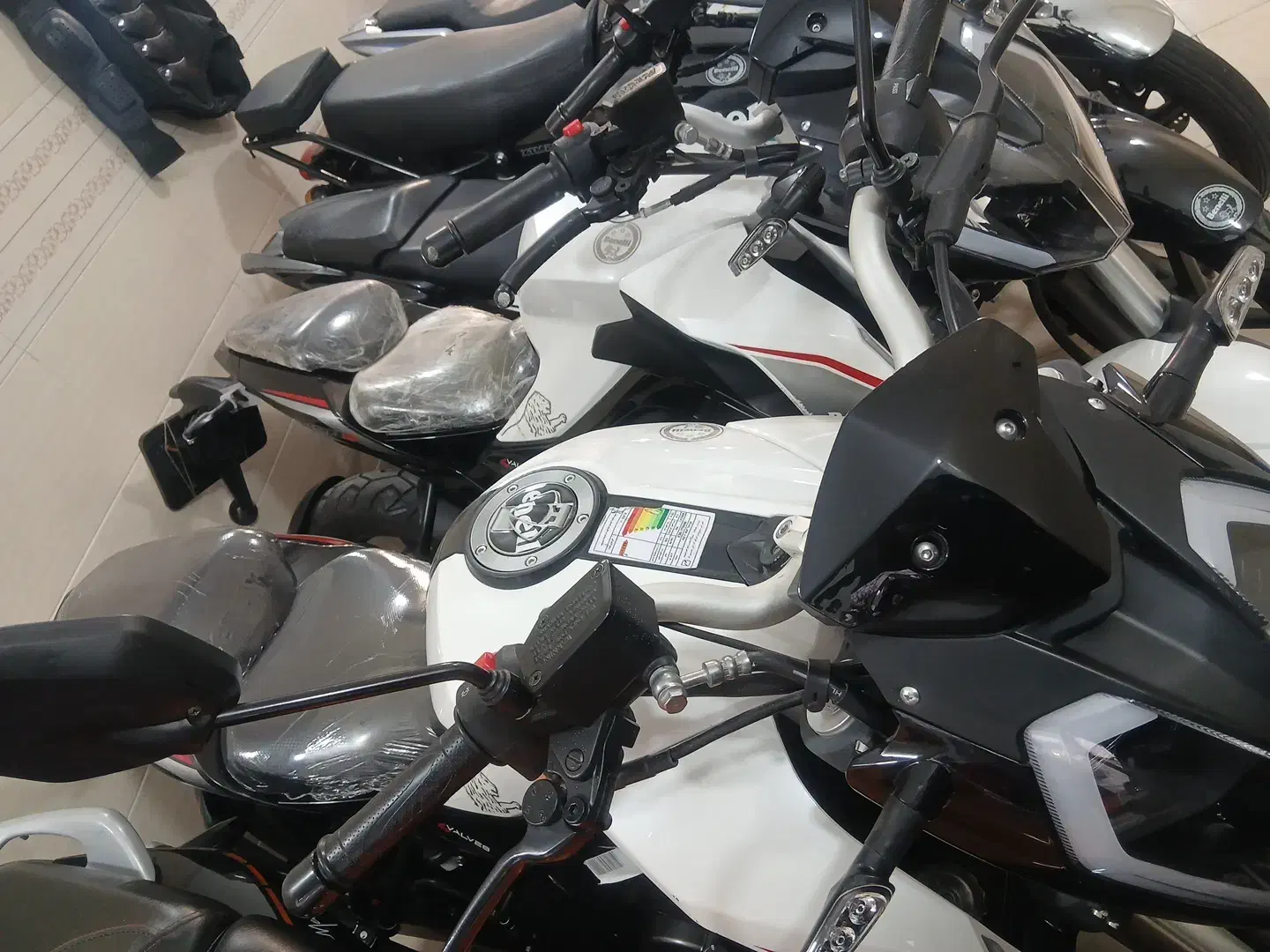 بنلی ۱۸۰اس کارکرده مدل ۱۴۰۳/اقساطی|موتورسیکلت|تبریز, |دیوار