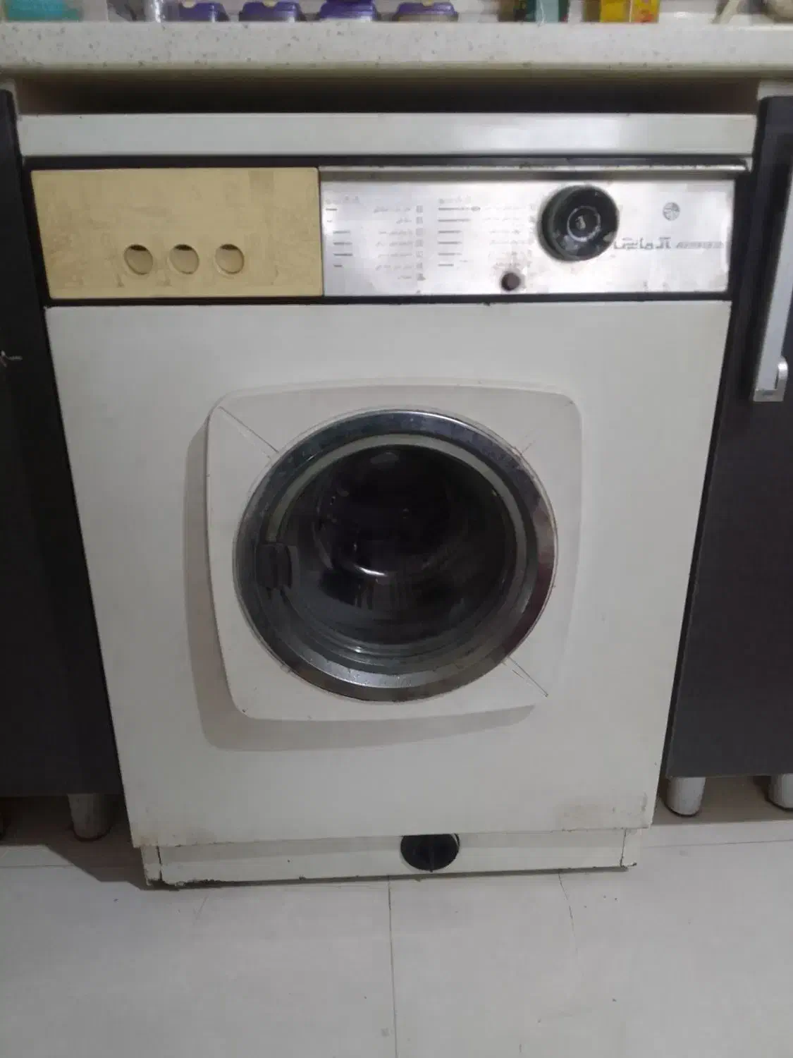 ماشین بسیار عالی و سالم|ماشین لباسشویی و خشک‌کن لباس|شفت, |دیوار