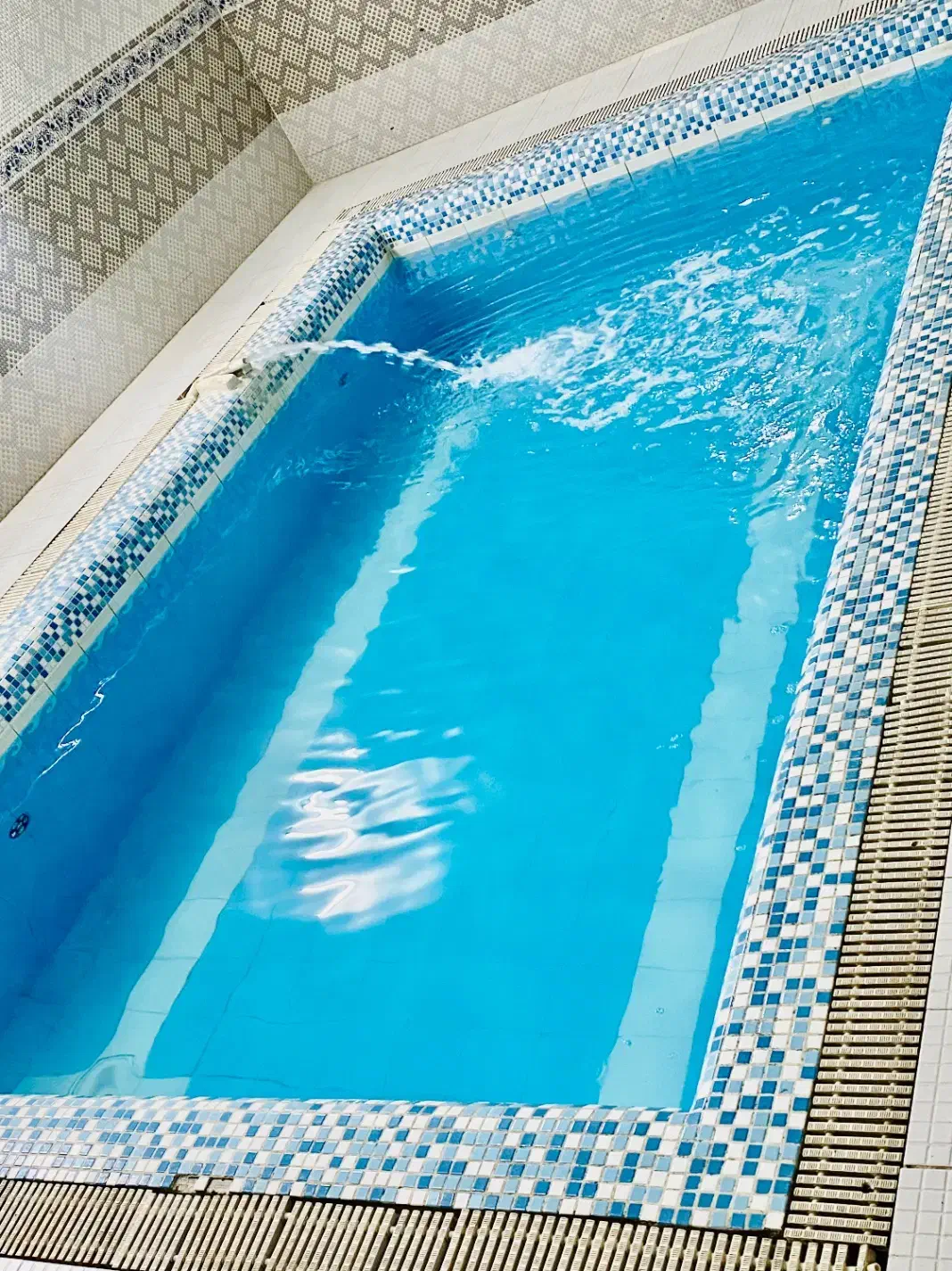 اجاره باغ ویلا شیک فول امکانات استخرابگرم در مجتمع|اجارهٔ کوتاه‌مدت ویلا و باغ|مشهد, میان ولایت|دیوار