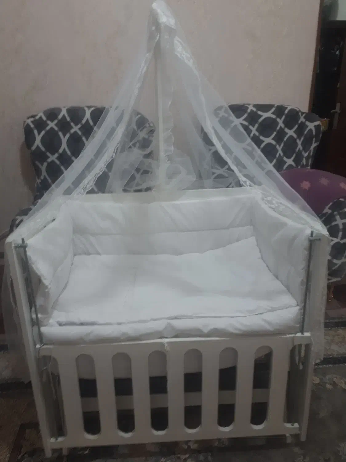 گهواره بچه|تخت و سرویس خواب|خوی, |دیوار