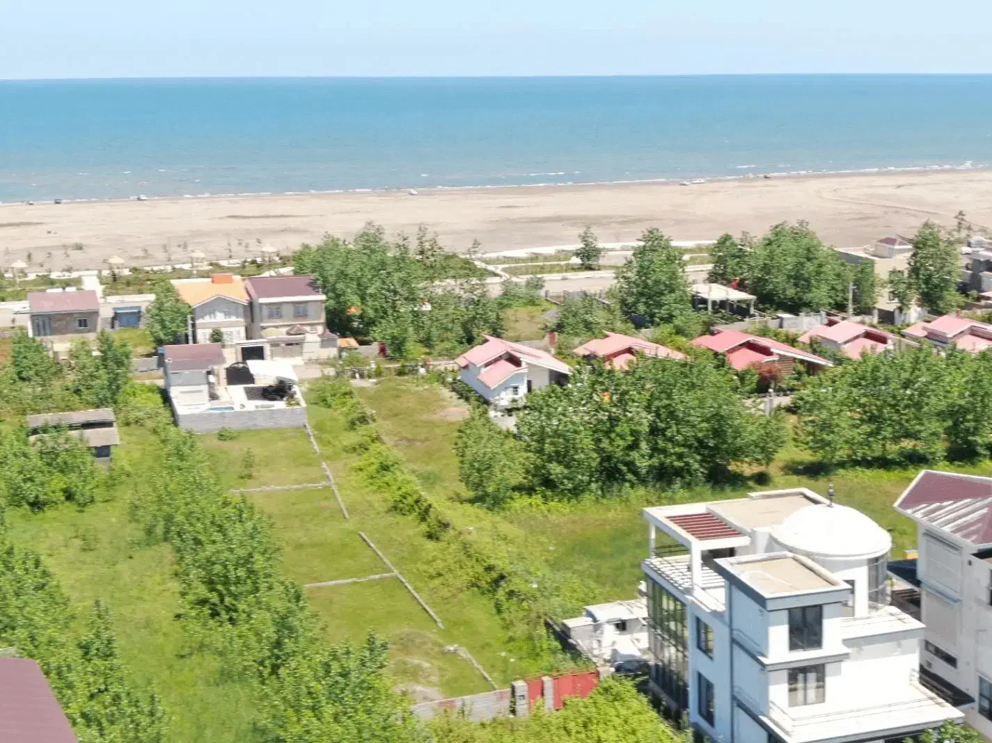 زمین مسکونی سنددار با انشعابات ویو دریا منطقه آزاد|فروش زمین و ملک کلنگی|تاکستان, |دیوار