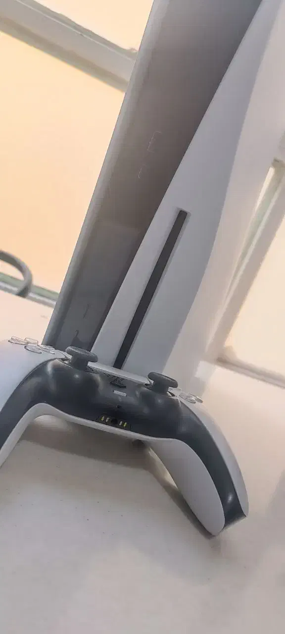 ps5 در حد خشک فول با دسته اضاف و پایه شارژ|کنسول، بازی ویدئویی و آنلاین|زاهدان, |دیوار