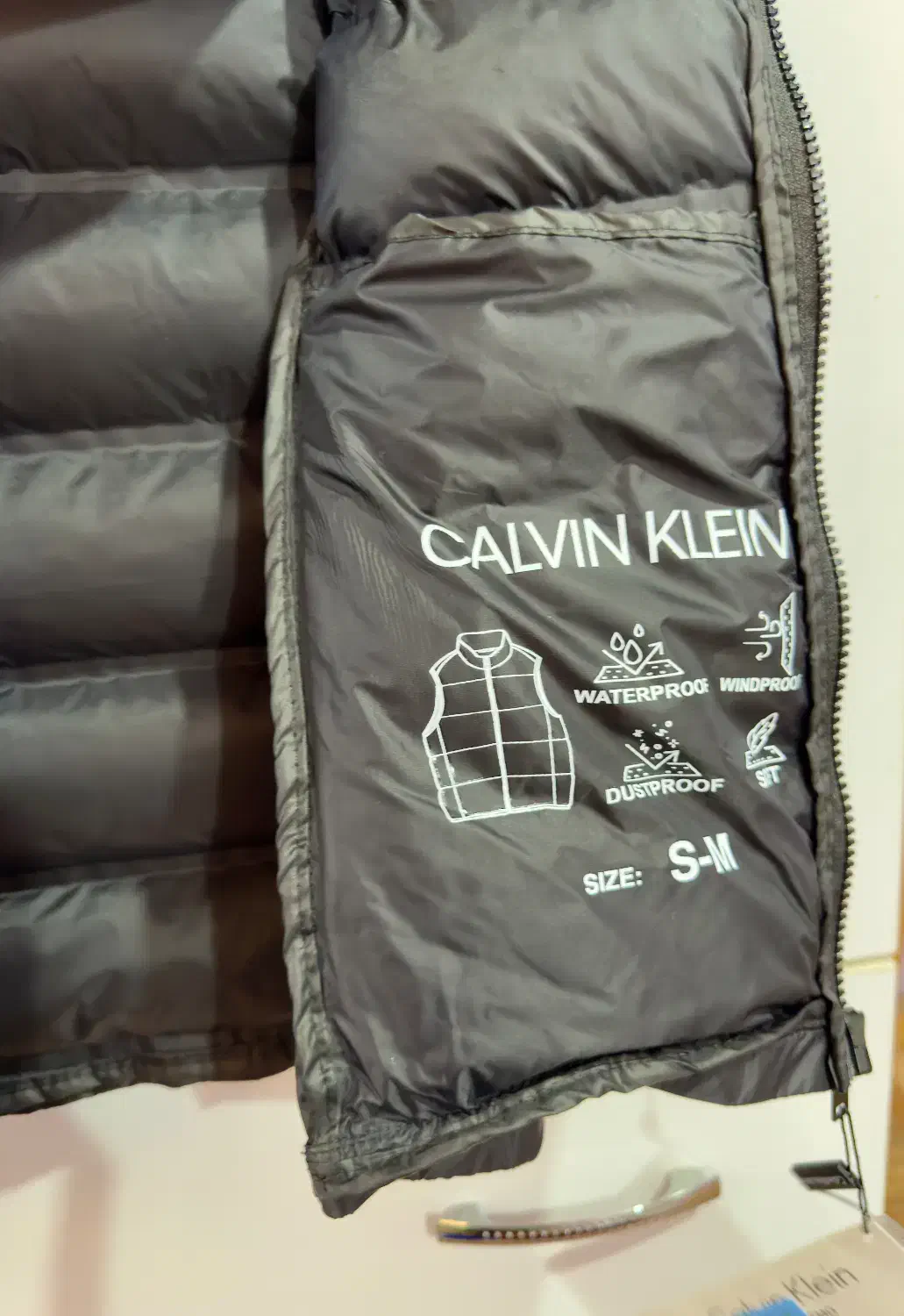 پافر  calvin klein|لباس|چالوس, |دیوار