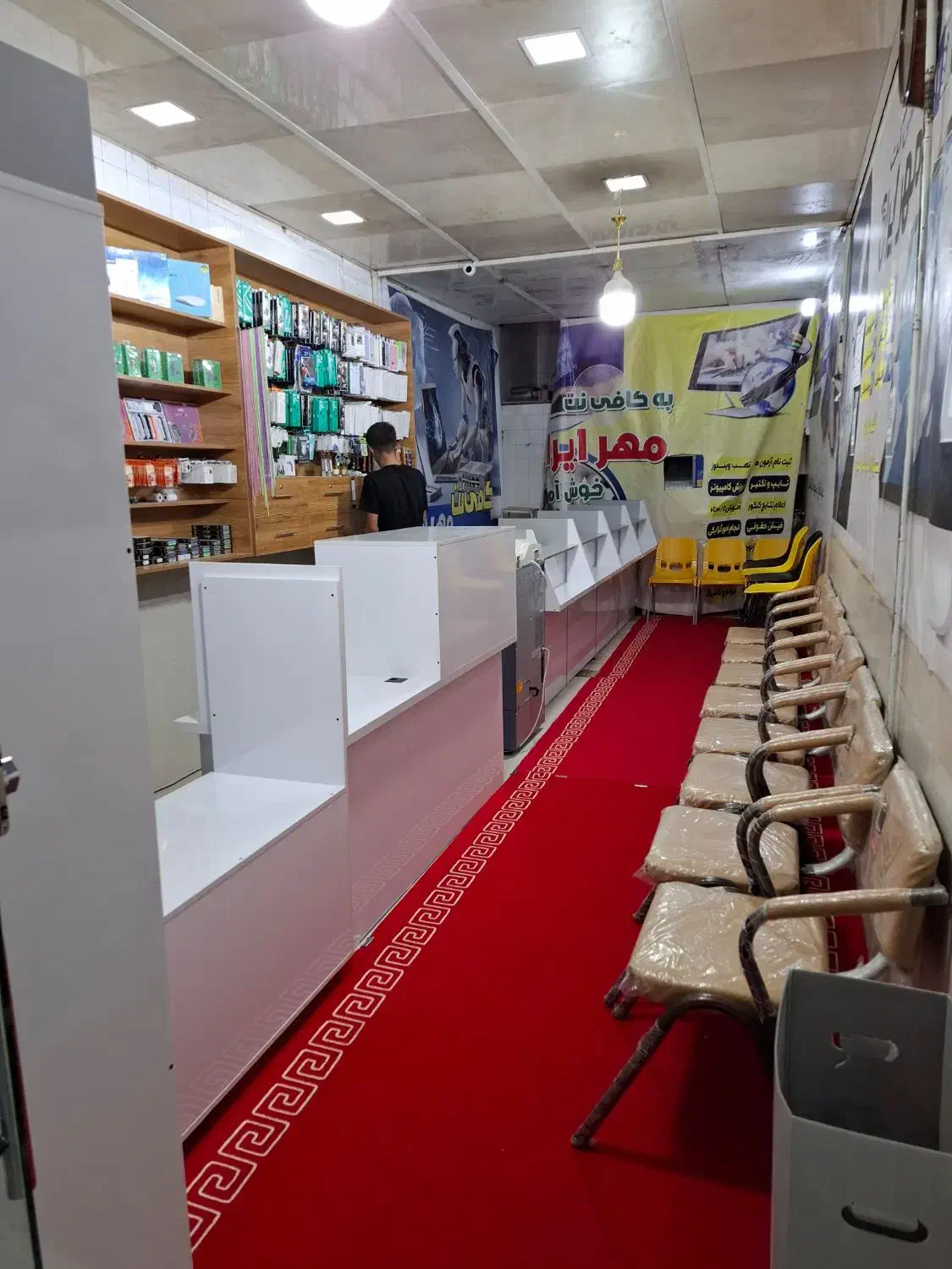 به یک همکار آقا و یا خانم جهت همکاری در کافی نت|استخدام رایانه و فناوری اطلاعات|قزوین, |دیوار