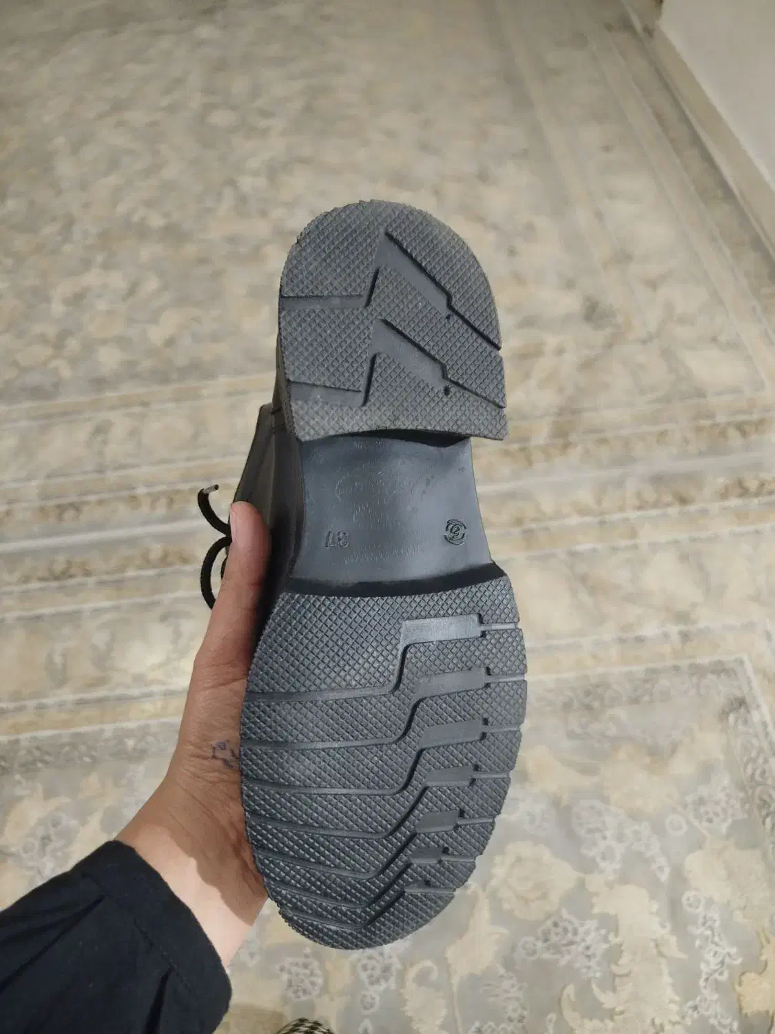 نیم بوت|کیف، کفش، کمربند|گلبهار, شهر جدید گلبهار|دیوار