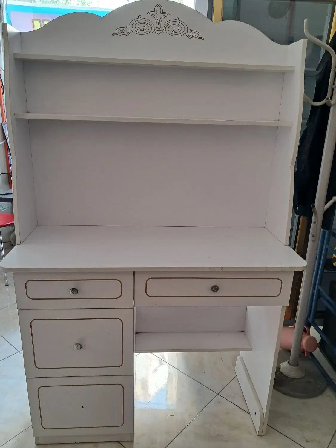 میز تحریر و مطالعه|میز تحریر و کامپیوتر|قرچک, میرزائی شمالی|دیوار