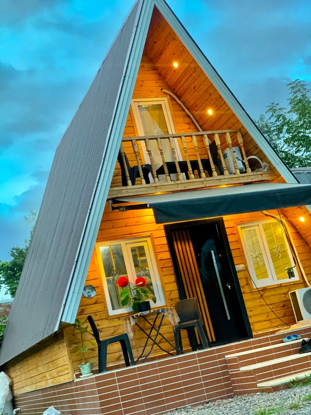 کلبه سوئیسی دوبلکس|اجارهٔ کوتاه‌مدت ویلا و باغ|رشت, دیلمان|دیوار