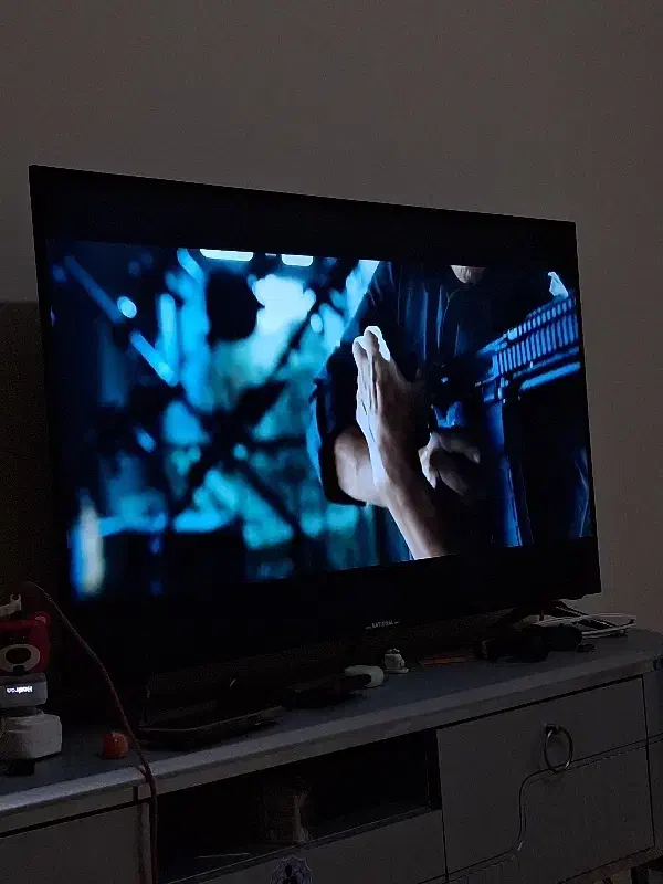 تلویزون|تلویزیون و پروژکتور|پرند, فاز ۶|دیوار