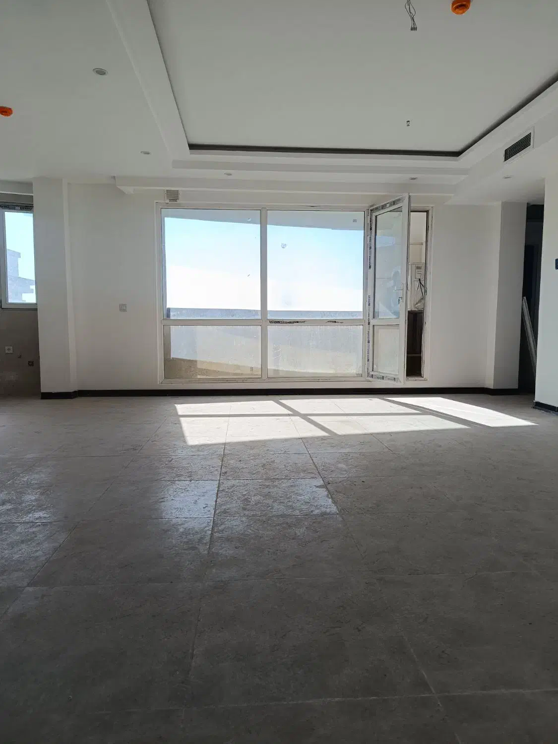 آپارتمان ۱۰۲ متر،ویو ابدی بدون مشرف،باشگاه،برج رزت