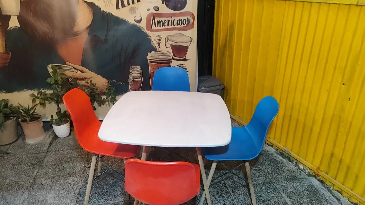 میز و صندلی دو دست|میز و صندلی غذاخوری|فولادشهر, B4|دیوار