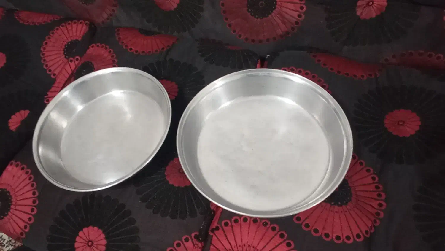 دوتا تابه روحی تمیز در حد نو|ظروف پخت‌وپز|نجف‌آباد, قلعه سفید|دیوار