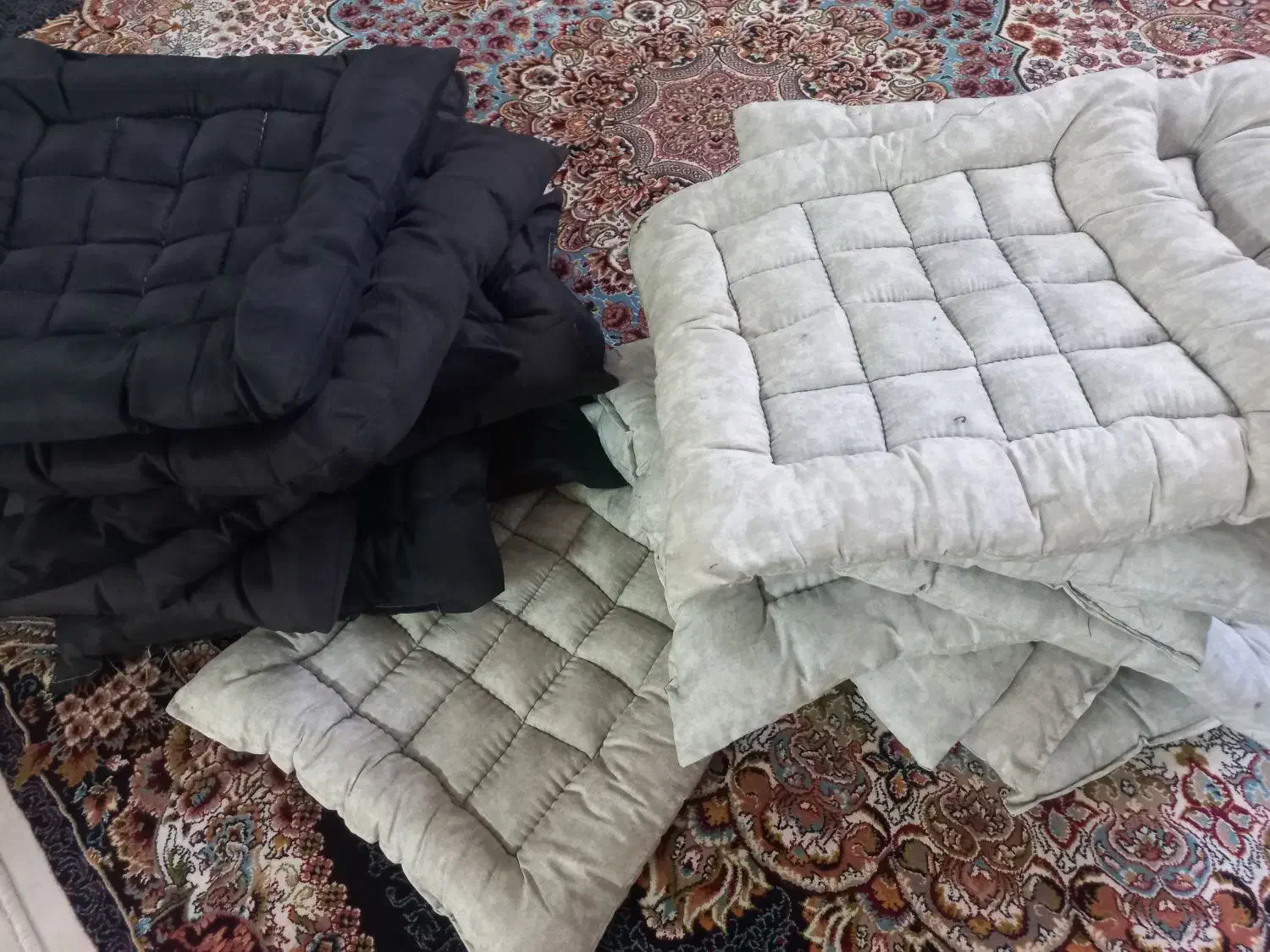 بالشتک نشیمن|رختخواب، بالش، پتو|مسجد سلیمان, |دیوار